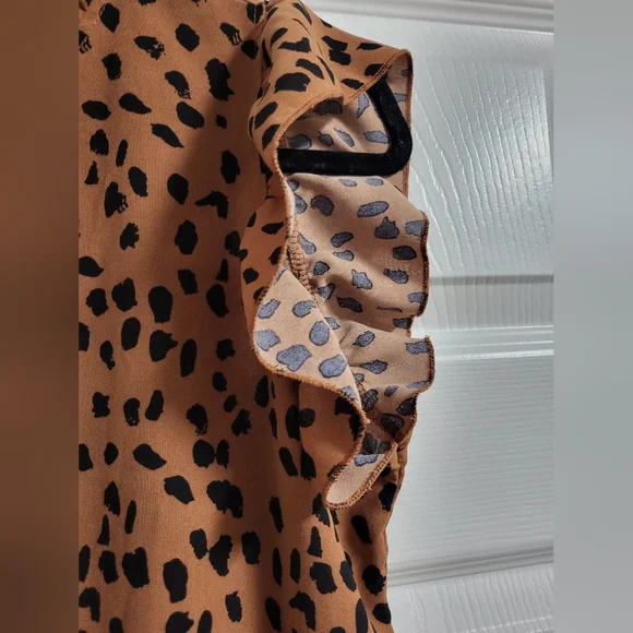 Cellabie Womens Leopard Print Ruffle Sleeve Ruffle Sleeve Top Size M - Picture 3 of 8